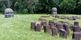Complejo A, Monumentos 2 y 3, sitio la Venta Tabasco.jpg