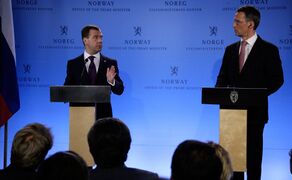 Norwegian Prime Minister Jens Stoltenberg (right) and Russian President Dmitry Medvedev (left) announce that Norway and Russia have settled the long conflict over their maritime border in the Barents Sea, on 27 April 2010.
