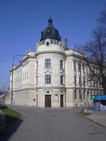 ملف:Gymnázium (Vyškov- czech republic).JPG