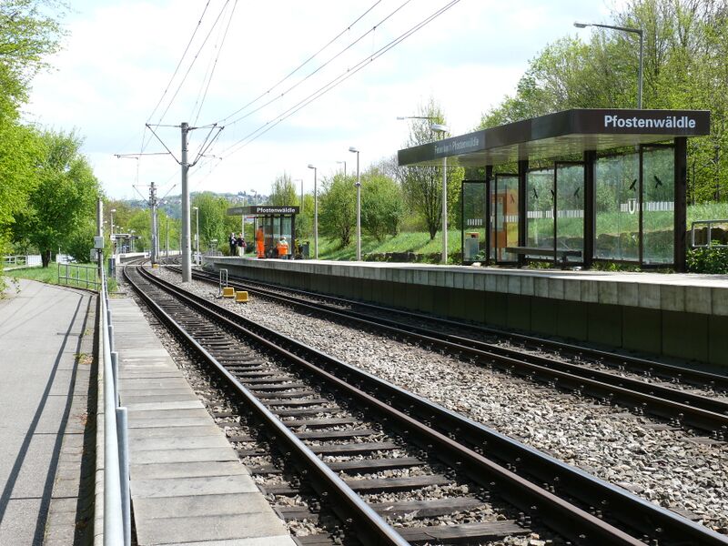 ملف:Stadtbahnhaltestelle Pfostenwäldle.jpg