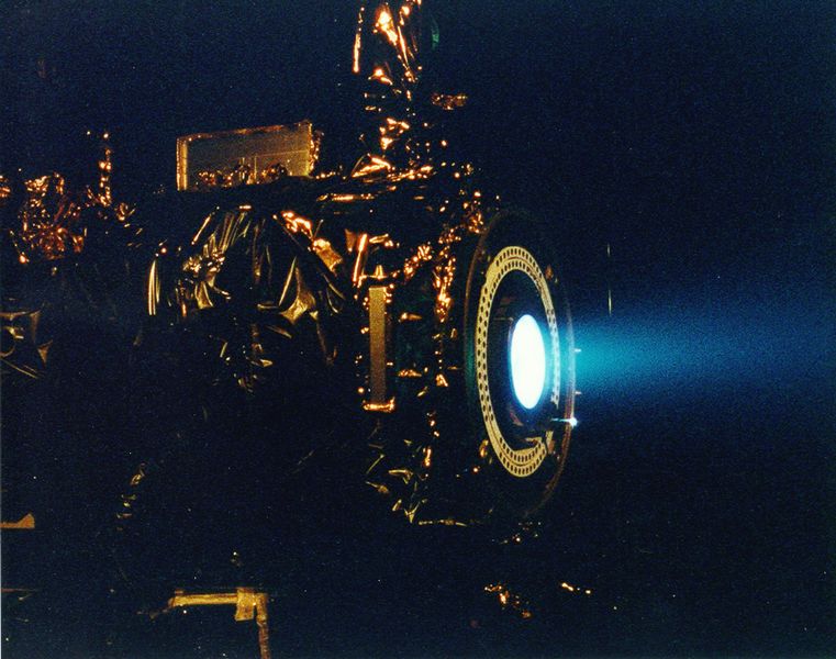 ملف:Ion engine test firing.jpg