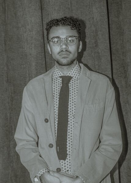 ملف:Langston Uibel while shooting.jpg