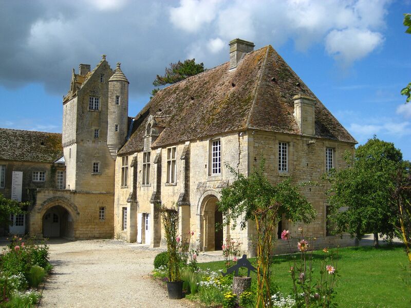 ملف:Prieuresaintgabriel logis.jpg