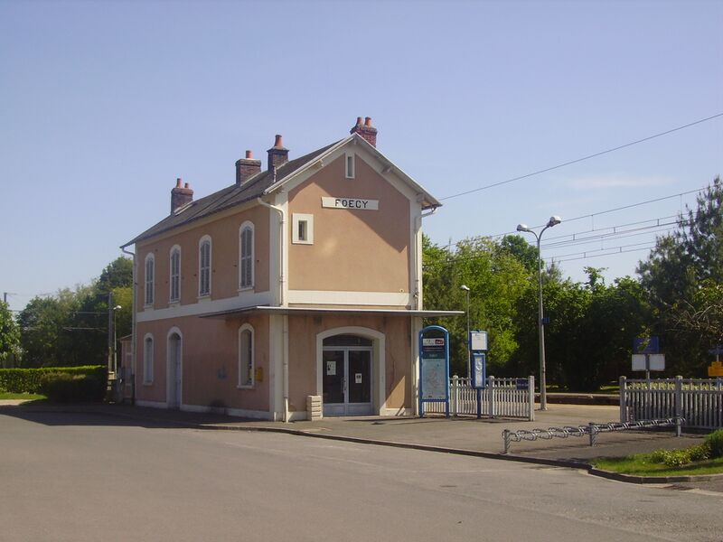 ملف:Gare de Foëcy.JPG