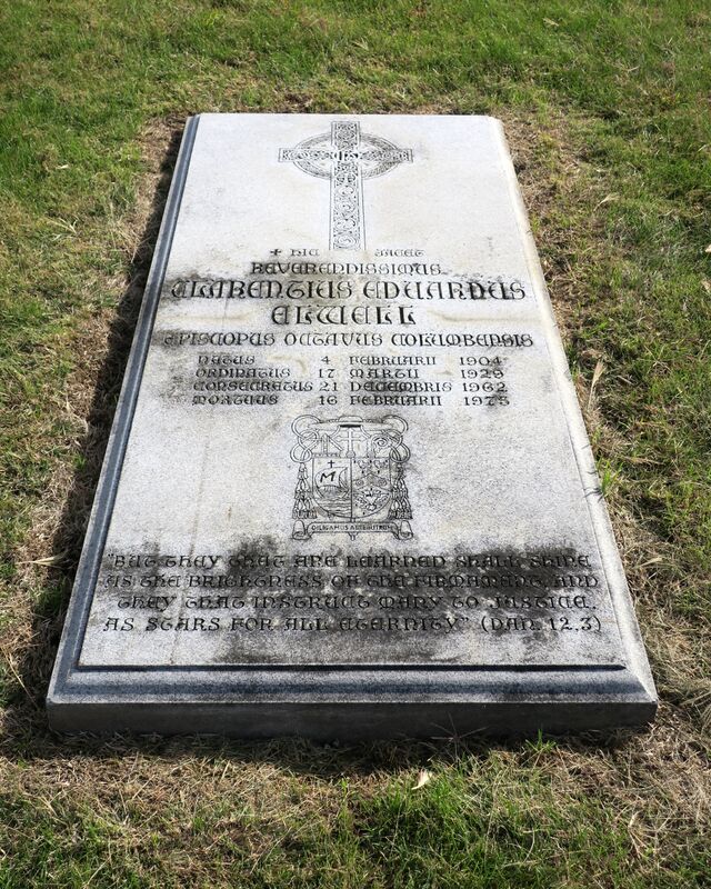 ملفSt. Joseph Cemetery (Lockbourne, Ohio) Elwell grave.jpg