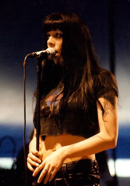 ملف:Bif naked (cropped).jpg