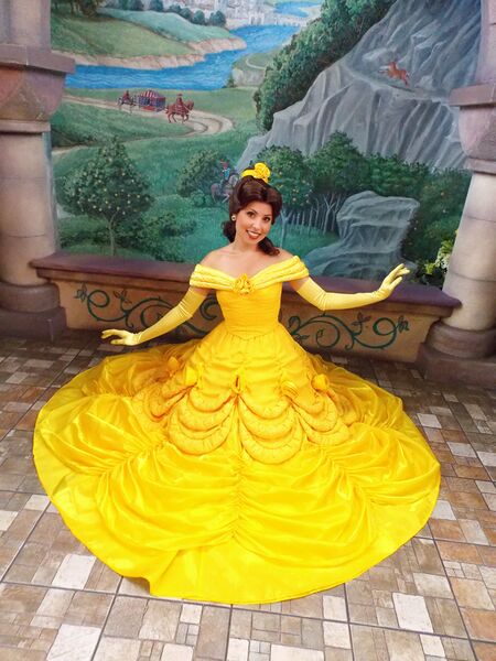 ملف:Disneyland Belle 2012-06-30.jpg