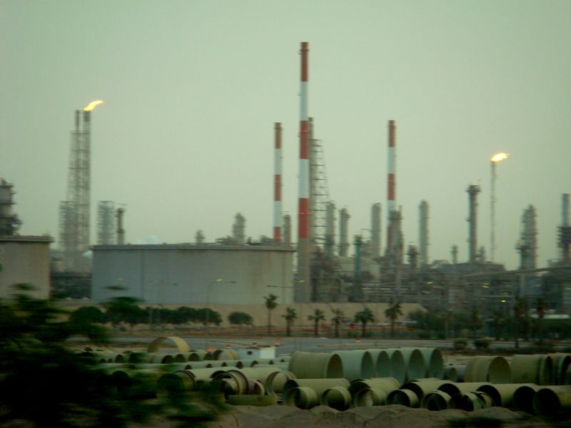 ملف:J RAWLS - more oil and gas plants.jpg
