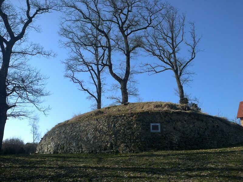 ملف:Nezvěstická tvrz 1.jpg