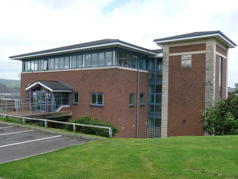 ملف:Radyr Comprehensive School reception.JPG