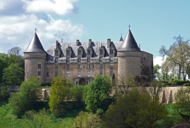 ملف:Rochechouart - Château -1.JPG