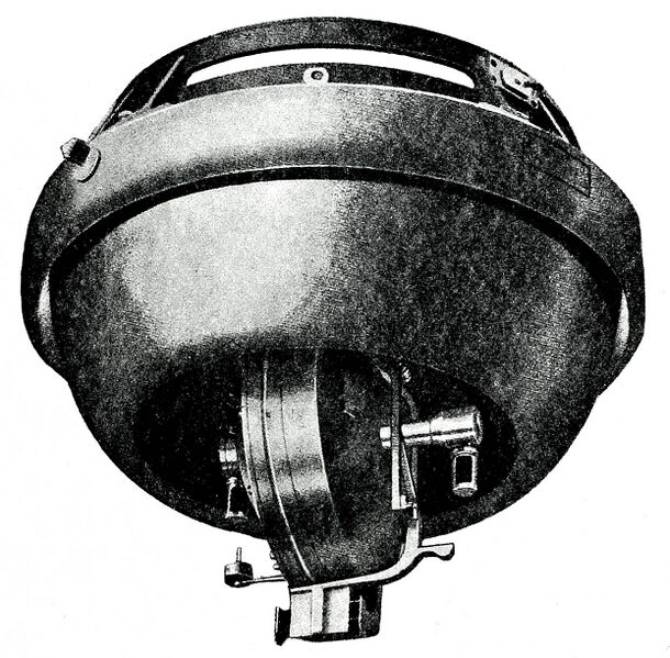 ملف:Жироскопический компас Аншютца снизу.jpg