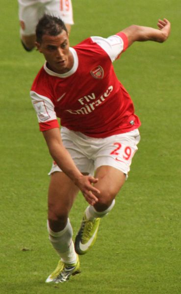 ملف:Chamakh Emirates Cup cropped.jpg
