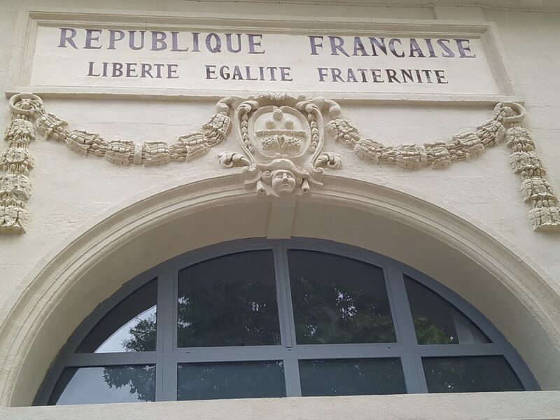 ملف:Fronton mairie Marsillargues.jpg