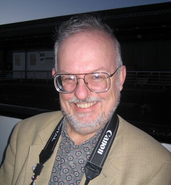 ملف:Greg Bear.jpg