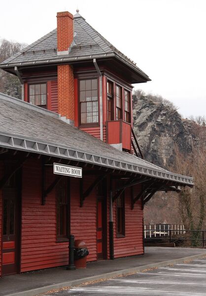 ملف:Harpers Ferry Amtrak Station1.jpg