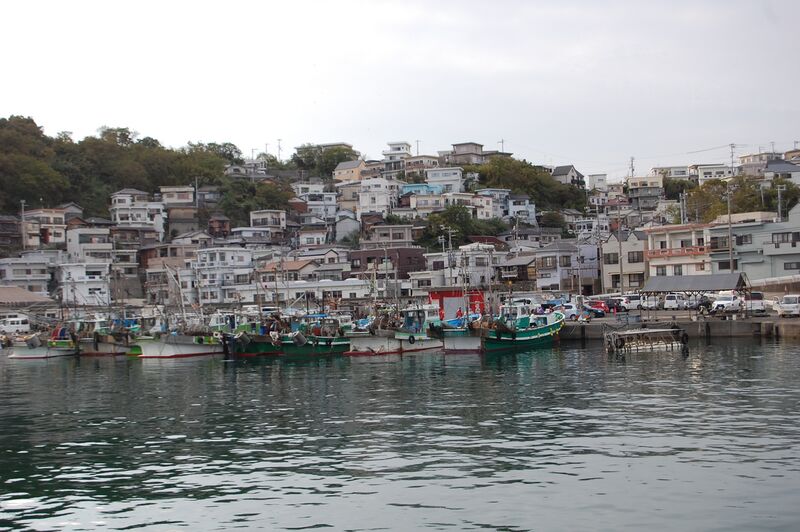 ملف:Saikazaki Fishing harbor.jpg