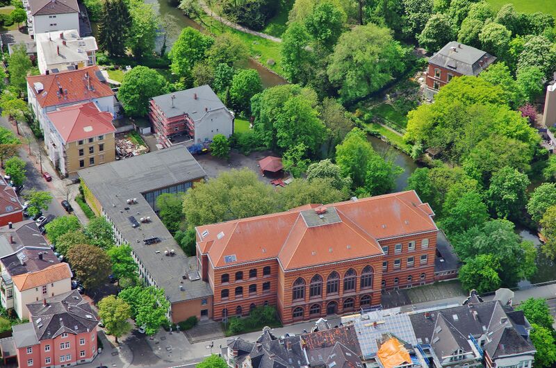 ملف:Wilhelm-Gymnasium Luftbild 1.JPG