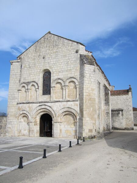 ملف:Église Notre-Dame-de-la-Nativité de Fontaines.JPG