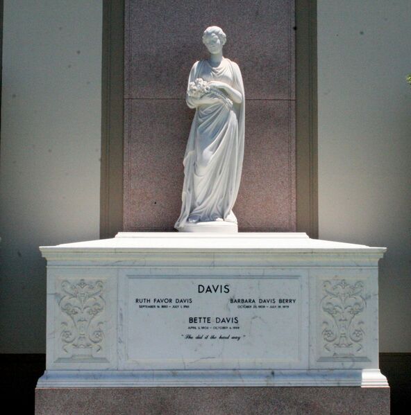 ملف:Bette Davis Tomb.JPG