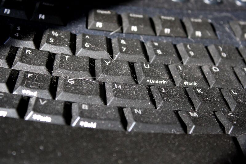 ملف:Dusty computer keyboard.jpg
