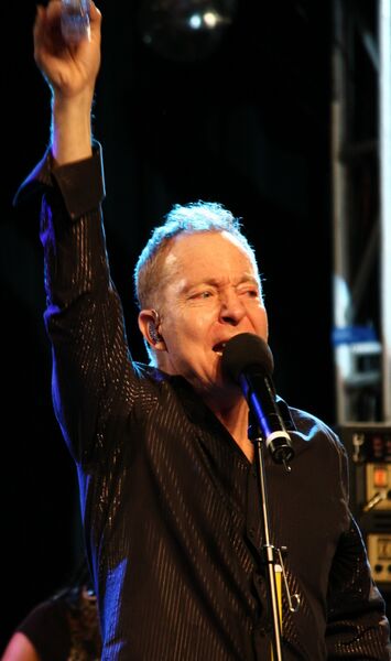 ملف:Fred Schneider (cropped).jpg