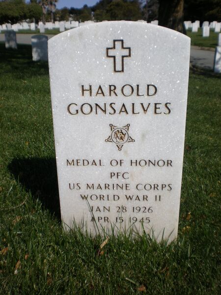 ملف:Harold Gonsalves headstone.JPG