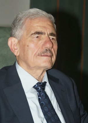 عبد الله الأحمر.jpg