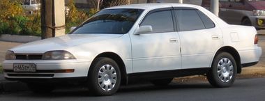 1990 Toyota Camry (Japanese spec) 01 (cropped).jpg