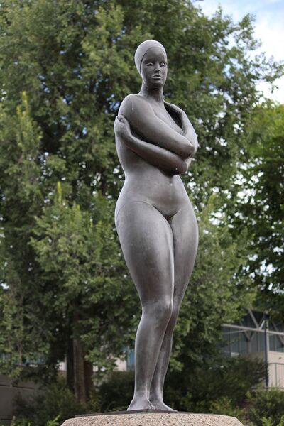 ملف:AIS statue 0008.JPG