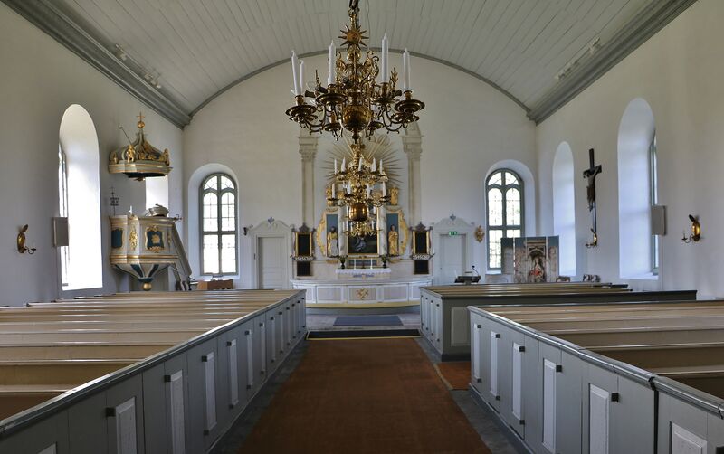 ملف:Alböke kyrka Interiör 001.jpg