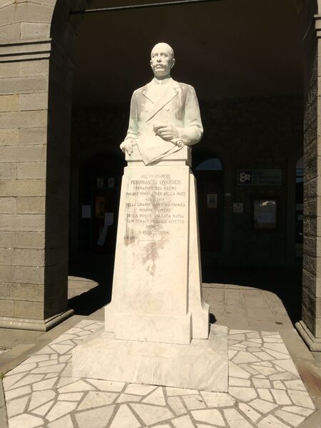 ملف:Bagnone-monumento Ferdinando Quartieri.JPG