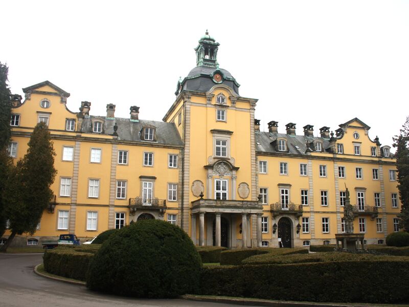 ملف:Bueckeburg Schloss v O.JPG