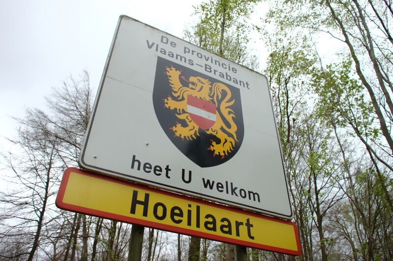 ملف:Hoeilaart, hranice Vlámska.jpg