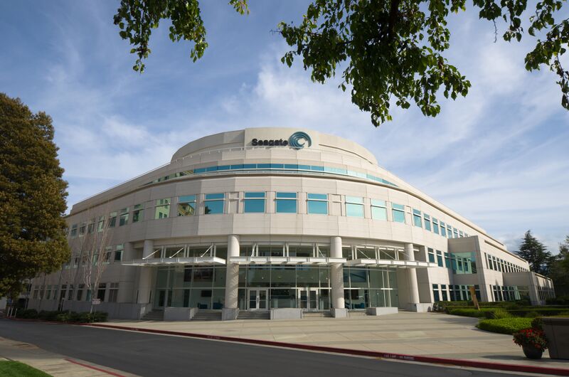 ملف:Seagate Technology Headquarters Cupertino.jpg
