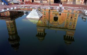 مسجد وزير خان