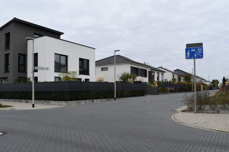 ملف:2021-11-06 Malwine-Enckhausen-Weg 02.JPG