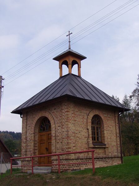 ملف:Chapel in Janov 02.JPG