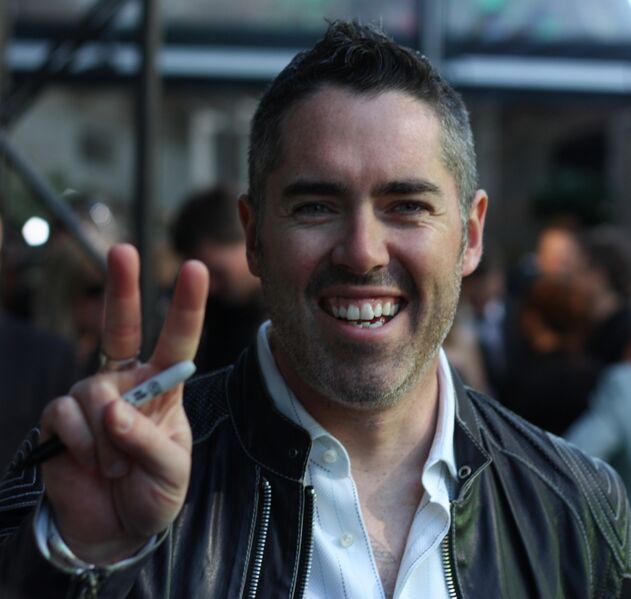 ملف:Ed Robertson.jpg