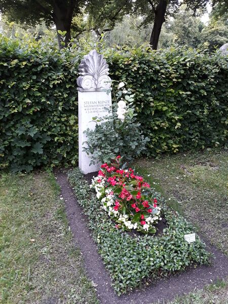 ملف:Grab Stefan Kunze.jpg