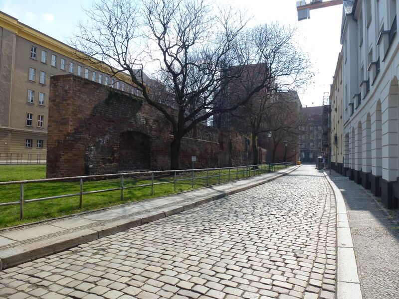 ملف:Mitte Waisenstraße.jpg