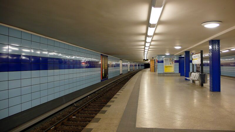 ملف:Ubahnhf Frankfurtertor.JPG