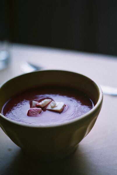ملف:Beetroot soup.jpg