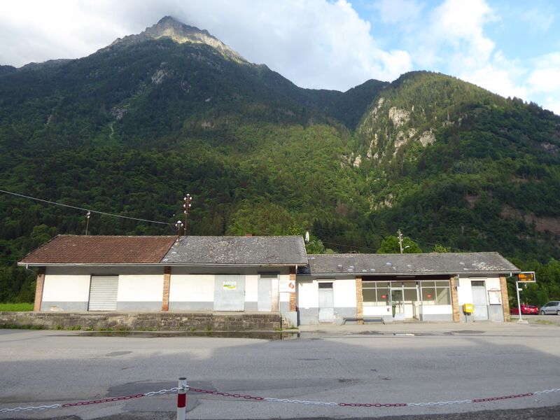 ملف:Ehemaliger Bahnhof von Acquarossa.jpg