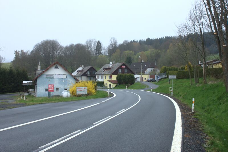 ملف:Jesení, silnice XIII.jpg