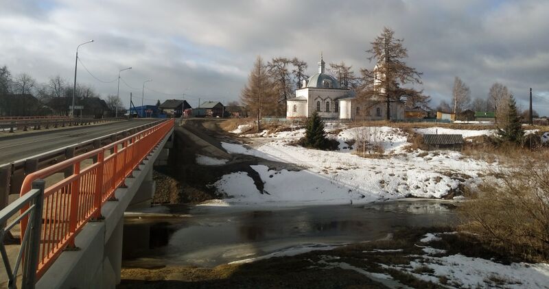 ملف:Петровская храм и шелаша.jpg