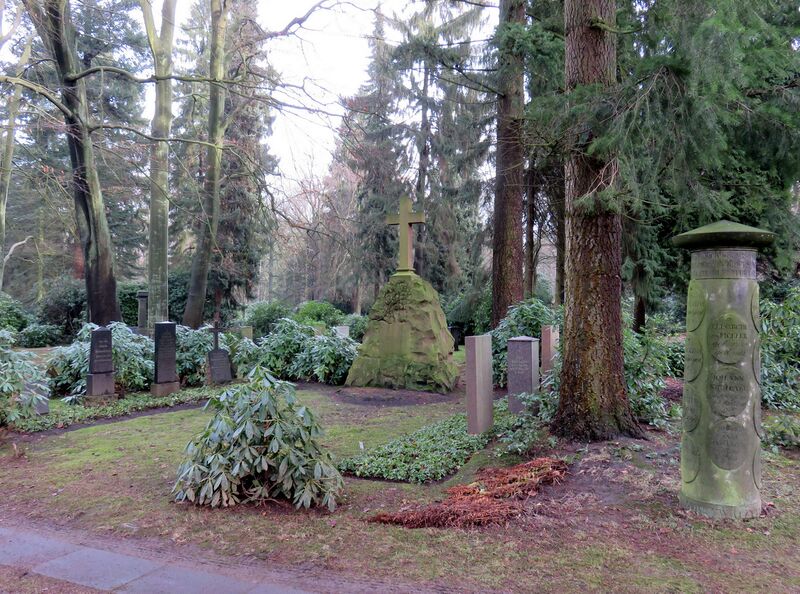 ملف:Grabmal FamHudtwalcker FriedhofOhlsdorf1.JPG