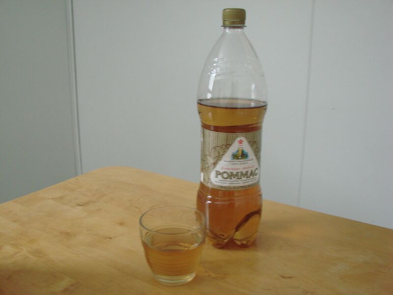 ملف:Pommac plastic bottle.JPG