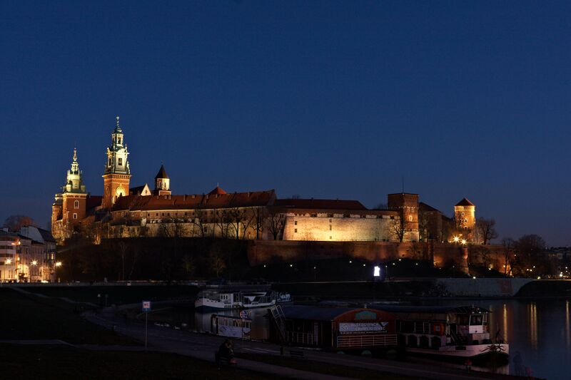 ملف:Wawel noca 1.jpg