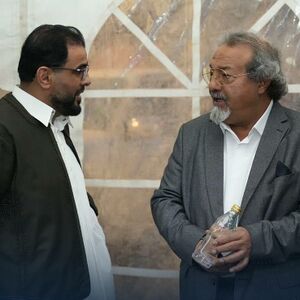 حسين العائب (يمين) خلال زيارته لشرق ليبيا يوم 27 مارس 2024